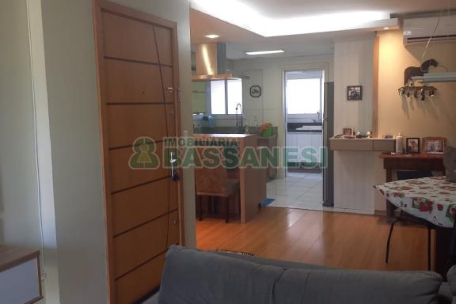 Apartamento com 142m², 3 dormitórios, 2 vagas, no bairro Sagrada Família em Caxias do Sul para Comprar