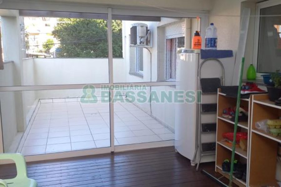 Apartamento com 142m², 3 dormitórios, 2 vagas, no bairro Sagrada Família em Caxias do Sul para Comprar