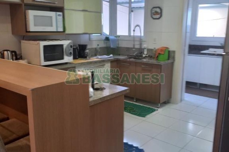 Apartamento com 142m², 3 dormitórios, 2 vagas, no bairro Sagrada Família em Caxias do Sul para Comprar