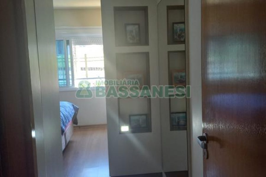 Apartamento com 142m², 3 dormitórios, 2 vagas, no bairro Sagrada Família em Caxias do Sul para Comprar
