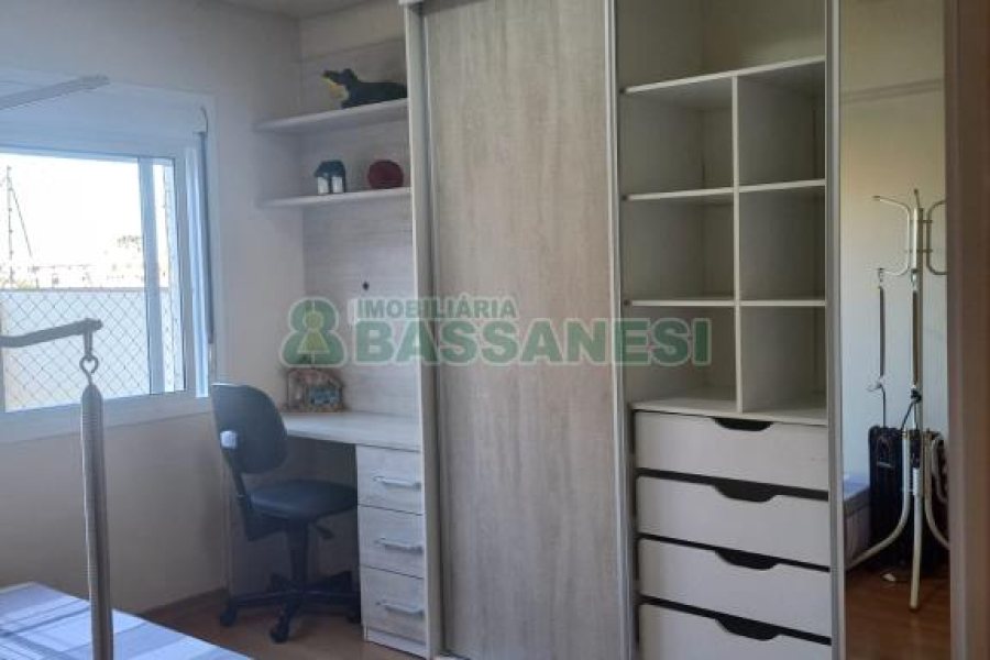 Apartamento com 142m², 3 dormitórios, 2 vagas, no bairro Sagrada Família em Caxias do Sul para Comprar