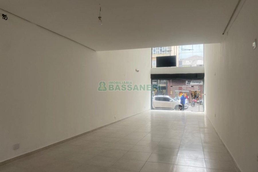 Loja com 140m², no bairro São Pelegrino em Caxias do Sul para Alugar