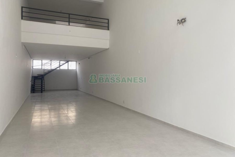 Loja com 140m², no bairro São Pelegrino em Caxias do Sul para Alugar