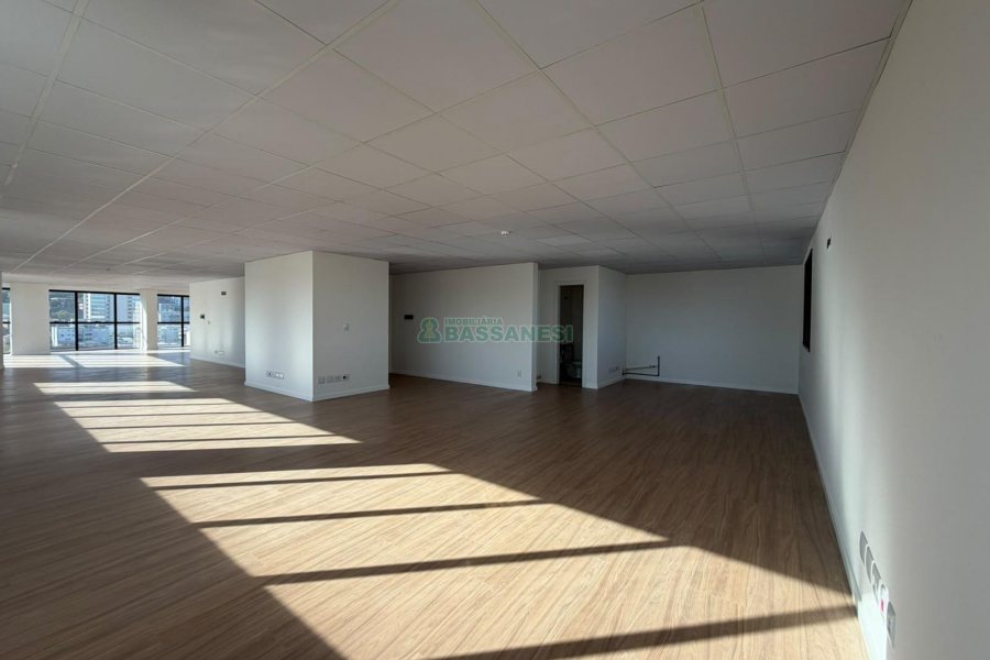 Sala com 191m², 1 vaga, no bairro Pio X em Caxias do Sul para Alugar