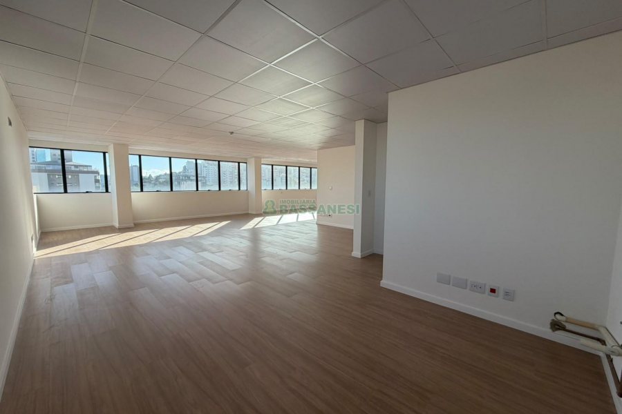 Sala com 191m², 1 vaga, no bairro Pio X em Caxias do Sul para Alugar