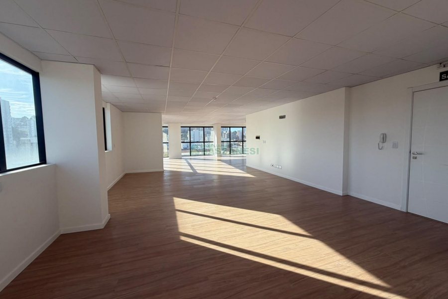 Sala com 191m², 1 vaga, no bairro Pio X em Caxias do Sul para Alugar