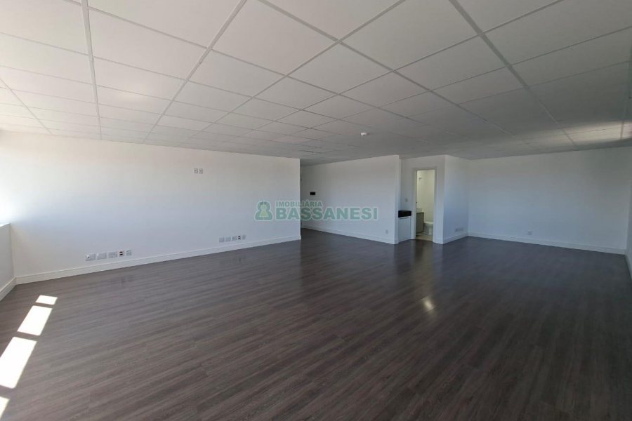 Sala com 77m², 1 vaga, no bairro Pio X em Caxias do Sul para Alugar