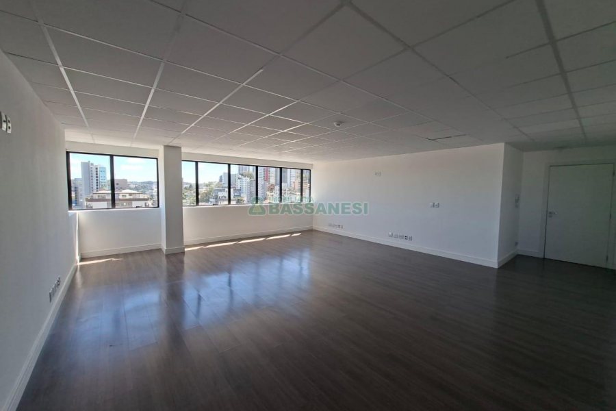 Sala com 77m², 1 vaga, no bairro Pio X em Caxias do Sul para Alugar