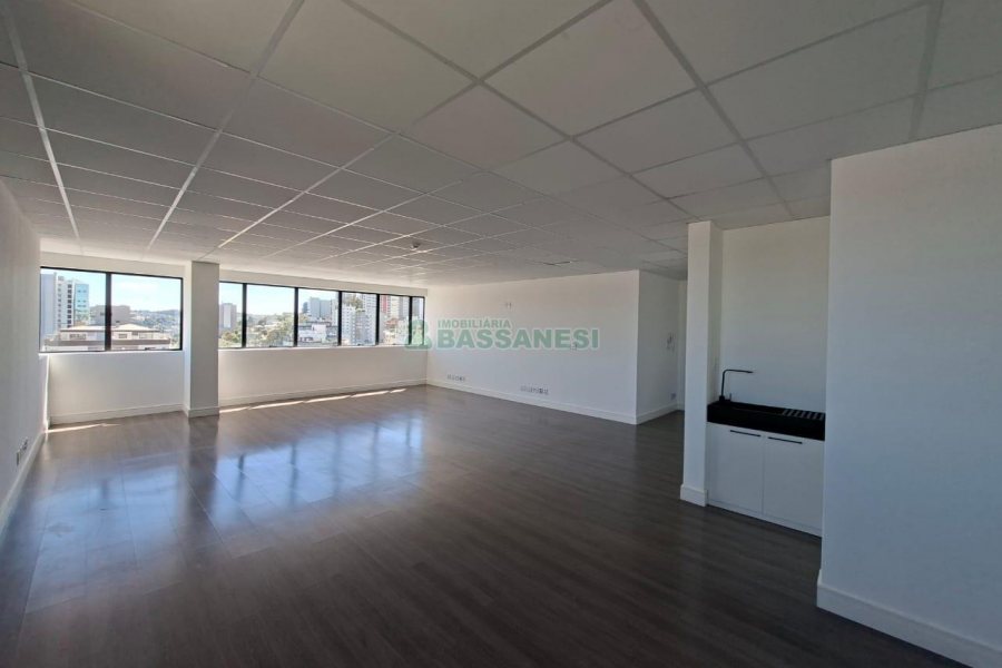 Sala com 77m², 1 vaga, no bairro Pio X em Caxias do Sul para Alugar
