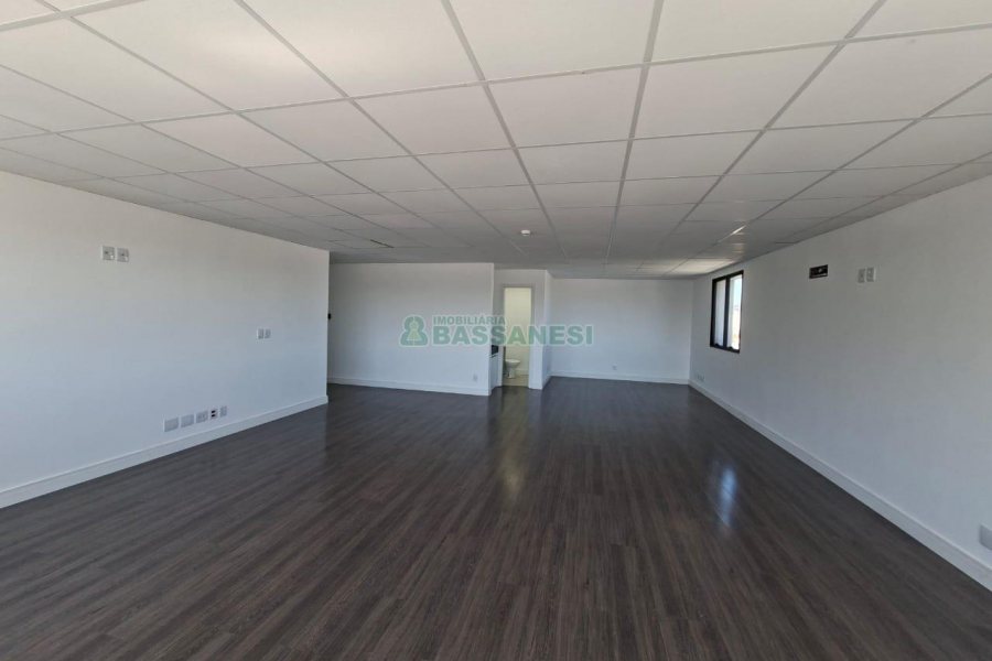 Sala com 77m², 1 vaga, no bairro Pio X em Caxias do Sul para Alugar