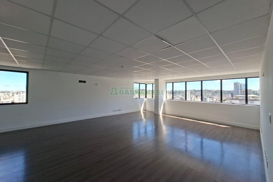 Sala com 77m², 1 vaga, no bairro Pio X em Caxias do Sul para Alugar