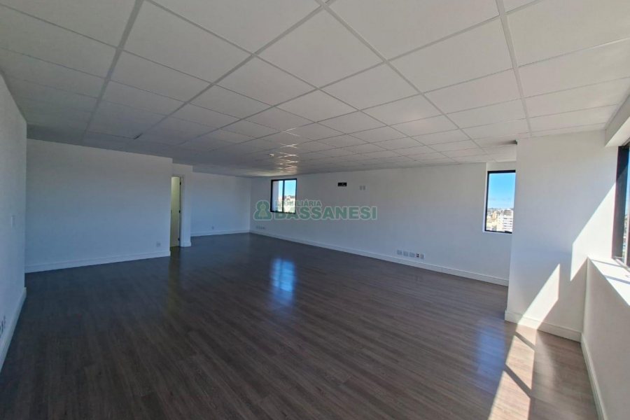 Sala com 77m², 1 vaga, no bairro Pio X em Caxias do Sul para Alugar