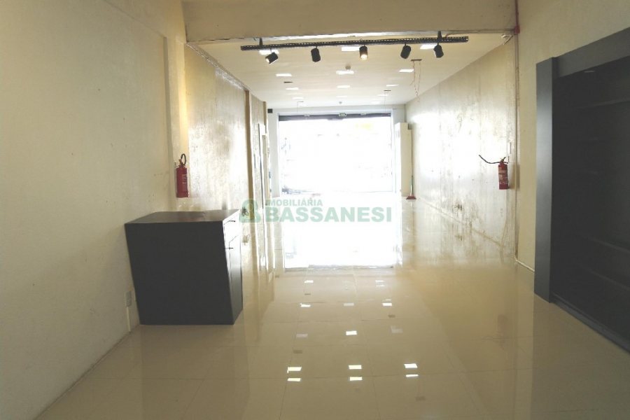 Loja com 342m², no bairro São Pelegrino em Caxias do Sul para Alugar