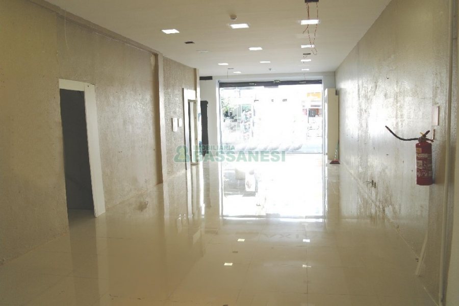 Loja com 342m², no bairro São Pelegrino em Caxias do Sul para Alugar
