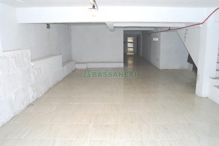 Loja com 342m², no bairro São Pelegrino em Caxias do Sul para Alugar