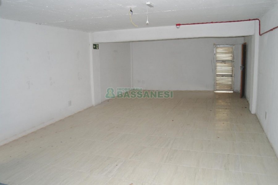 Loja com 342m², no bairro São Pelegrino em Caxias do Sul para Alugar
