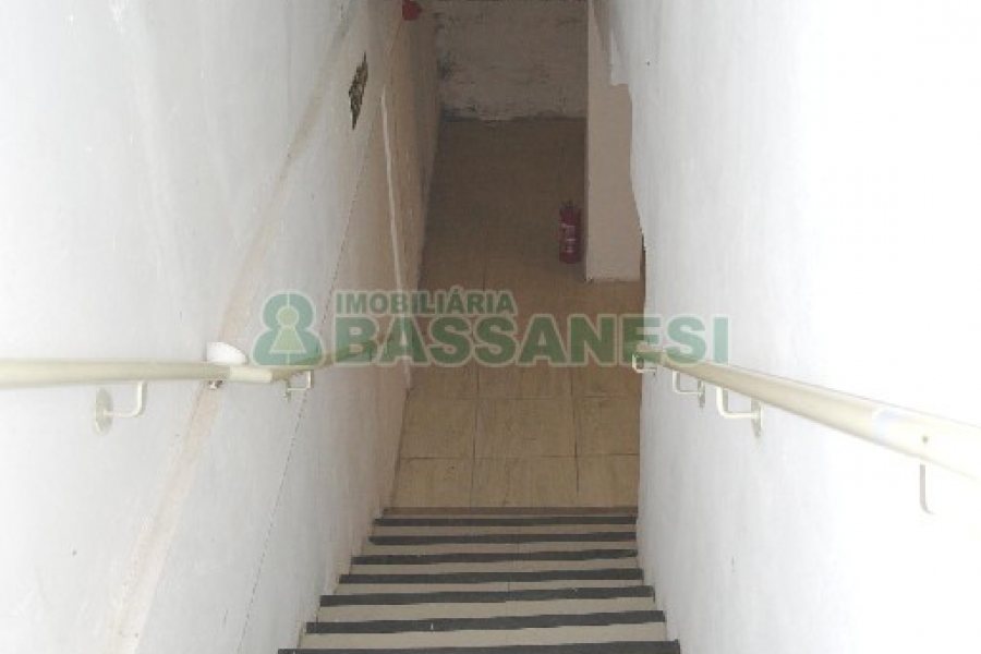 Loja com 342m², no bairro São Pelegrino em Caxias do Sul para Alugar