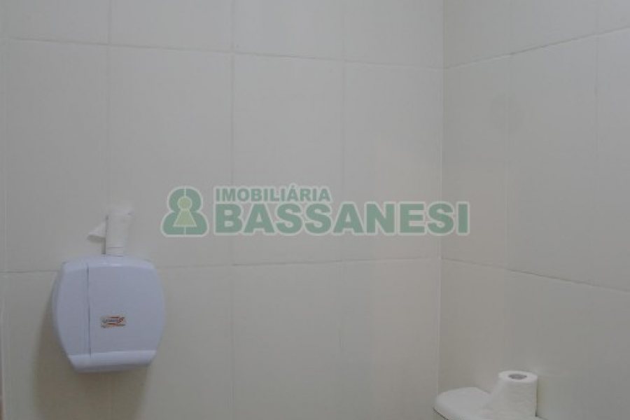 Loja com 342m², no bairro São Pelegrino em Caxias do Sul para Alugar