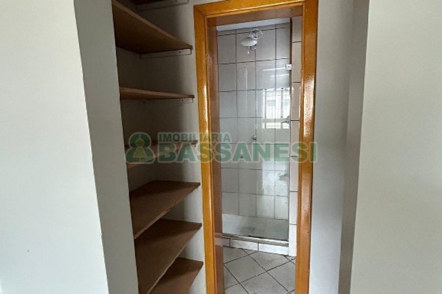 Apto Mobiliado com 30m², 1 dormitório, 1 vaga, no bairro Petrópolis em Caxias do Sul para Alugar