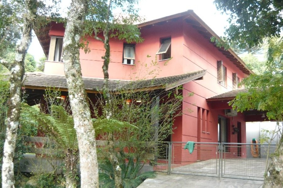 Chácara com 320m², 3 dormitórios, 4 vagas, no bairro Pedancino em Caxias do Sul para Comprar