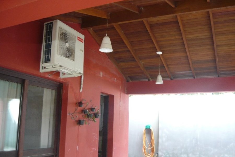 Chácara com 320m², 3 dormitórios, 4 vagas, no bairro Pedancino em Caxias do Sul para Comprar