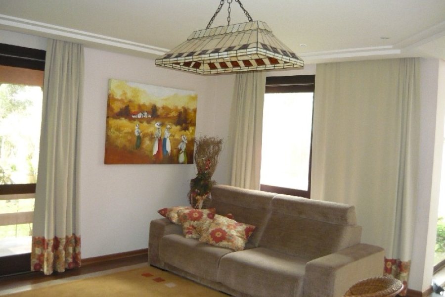 Chácara com 320m², 3 dormitórios, 4 vagas, no bairro Pedancino em Caxias do Sul para Comprar