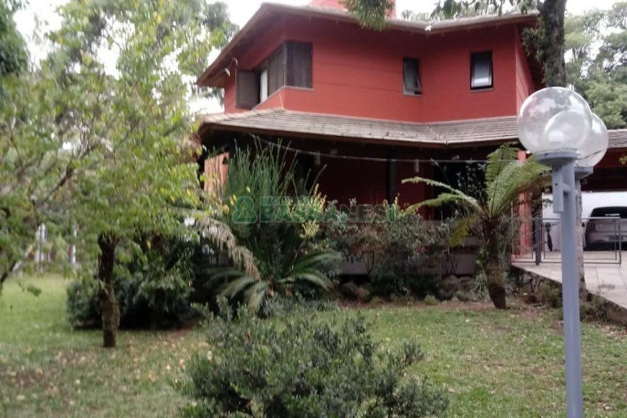 Chácara com 320m², 3 dormitórios, 4 vagas, no bairro Pedancino em Caxias do Sul para Comprar