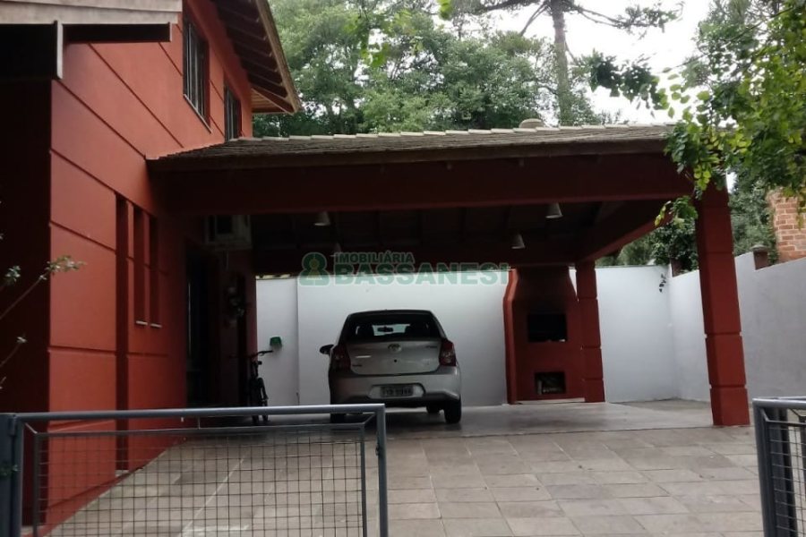 Chácara com 320m², 3 dormitórios, 4 vagas, no bairro Pedancino em Caxias do Sul para Comprar