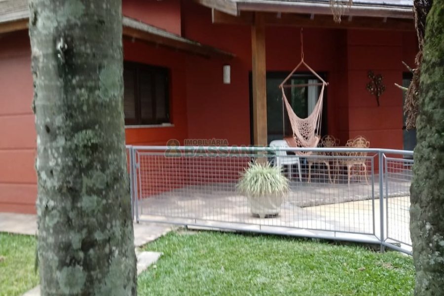 Chácara com 320m², 3 dormitórios, 4 vagas, no bairro Pedancino em Caxias do Sul para Comprar