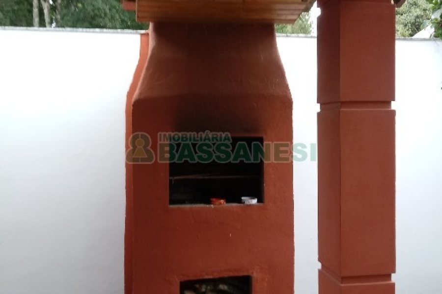 Chácara com 320m², 3 dormitórios, 4 vagas, no bairro Pedancino em Caxias do Sul para Comprar