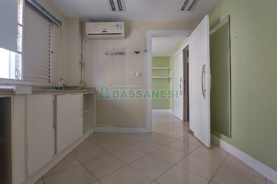 Sala com 91m², no bairro Centro em Caxias do Sul para Comprar