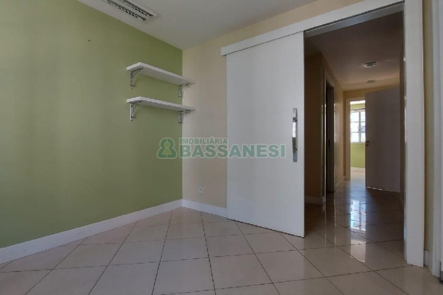 Sala com 91m², no bairro Centro em Caxias do Sul para Comprar