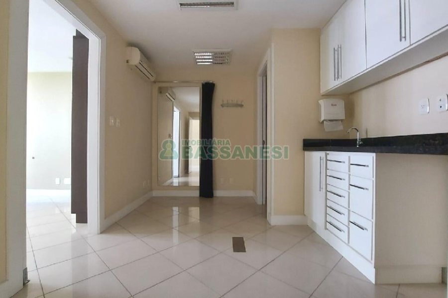 Sala com 91m², no bairro Centro em Caxias do Sul para Comprar