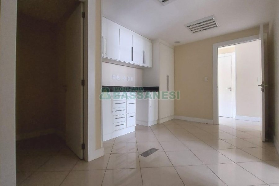 Sala com 91m², no bairro Centro em Caxias do Sul para Comprar
