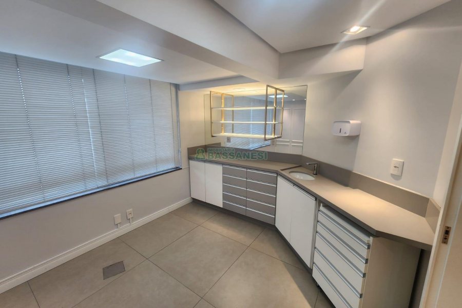 Sala com 80m², 1 vaga, no bairro São Pelegrino em Caxias do Sul para Alugar