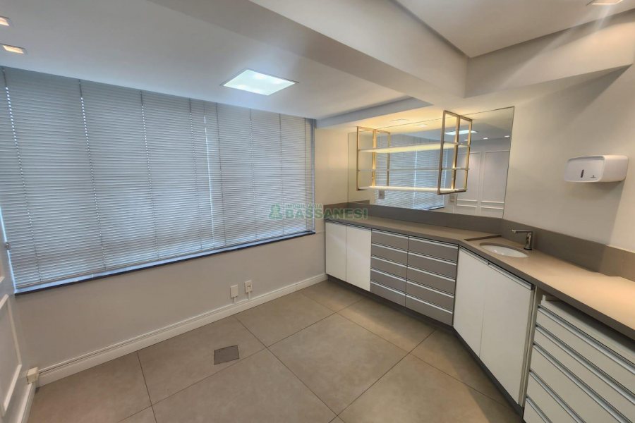 Sala com 80m², 1 vaga, no bairro São Pelegrino em Caxias do Sul para Alugar