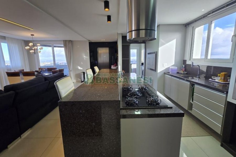 Apartamento com 193m², 3 dormitórios, 3 vagas, no bairro Panazzolo em Caxias do Sul para Comprar