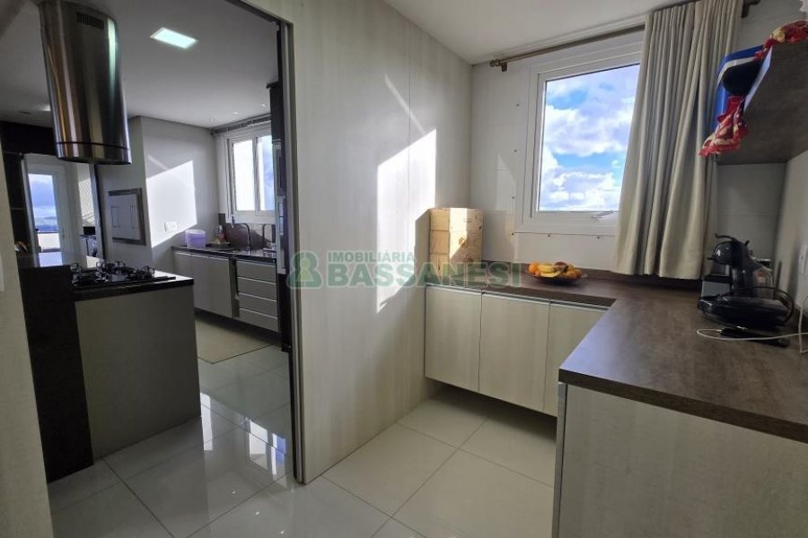 Apartamento com 193m², 3 dormitórios, 3 vagas, no bairro Panazzolo em Caxias do Sul para Comprar