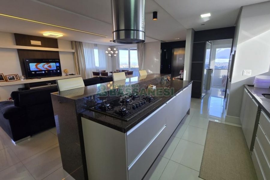 Apartamento com 193m², 3 dormitórios, 3 vagas, no bairro Panazzolo em Caxias do Sul para Comprar