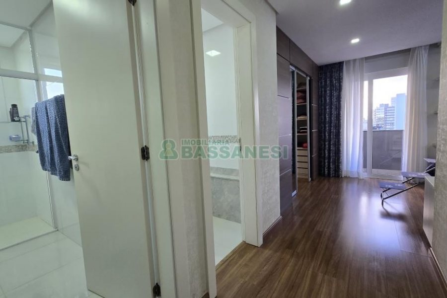 Apartamento com 193m², 3 dormitórios, 3 vagas, no bairro Panazzolo em Caxias do Sul para Comprar