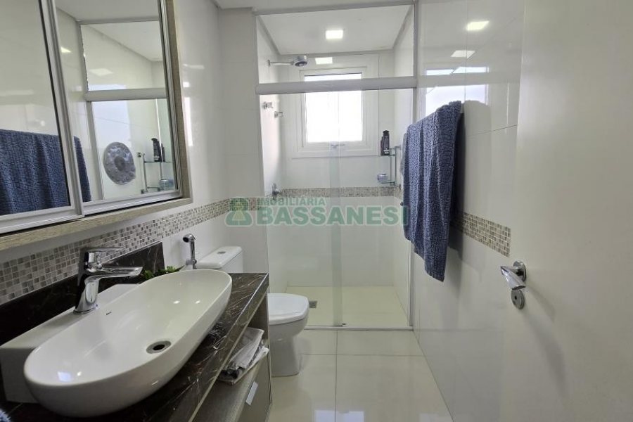 Apartamento com 193m², 3 dormitórios, 3 vagas, no bairro Panazzolo em Caxias do Sul para Comprar