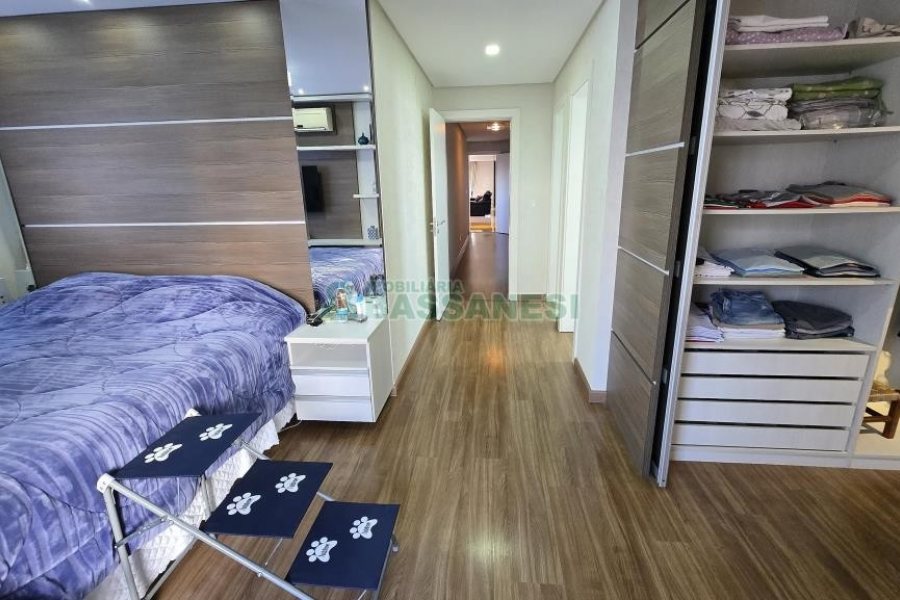 Apartamento com 193m², 3 dormitórios, 3 vagas, no bairro Panazzolo em Caxias do Sul para Comprar
