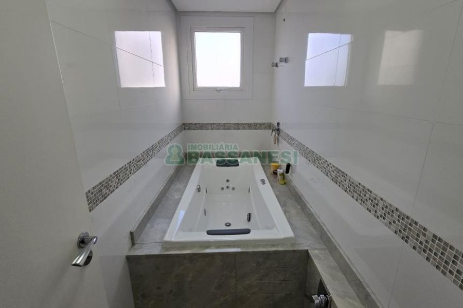 Apartamento com 193m², 3 dormitórios, 3 vagas, no bairro Panazzolo em Caxias do Sul para Comprar