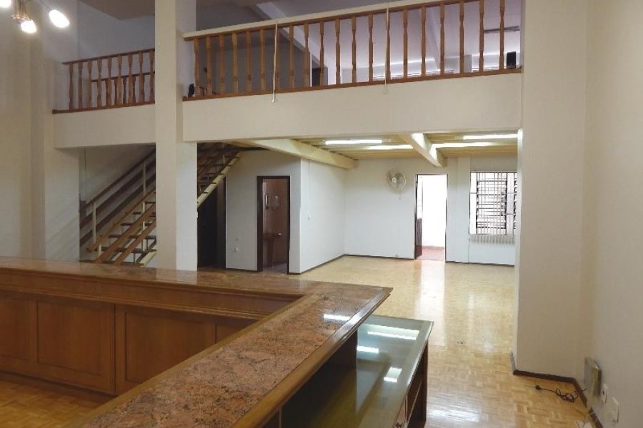 Loja com 227m², 1 vaga, no bairro Centro em Caxias do Sul para Alugar