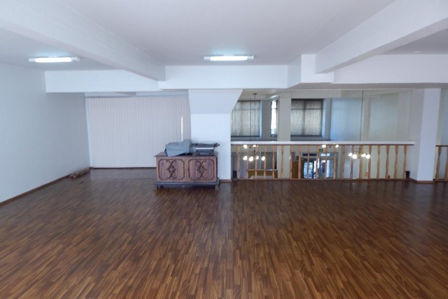 Loja com 227m², 1 vaga, no bairro Centro em Caxias do Sul para Alugar