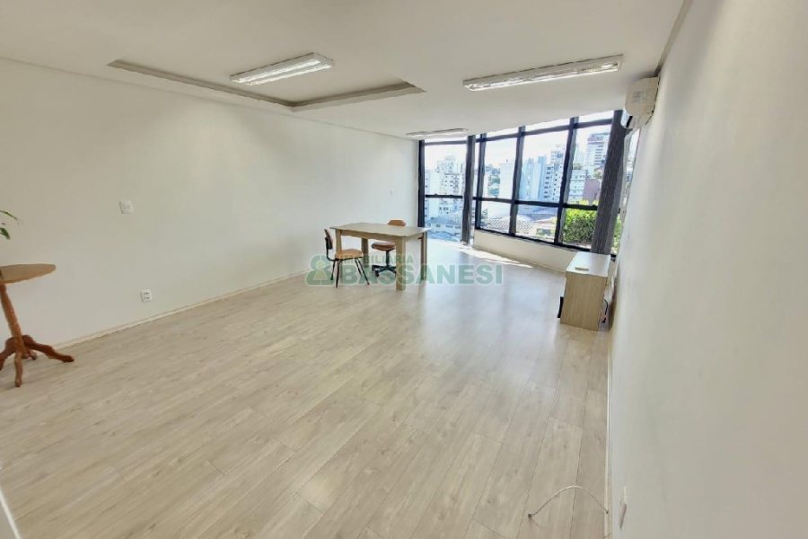 Sala com 42m², no bairro Lourdes em Caxias do Sul para Comprar