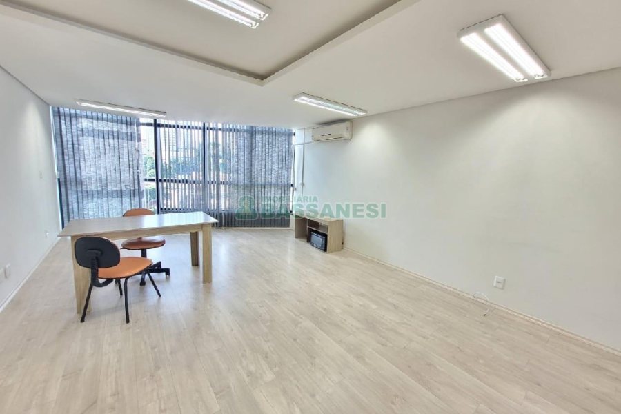 Sala com 42m², no bairro Lourdes em Caxias do Sul para Comprar