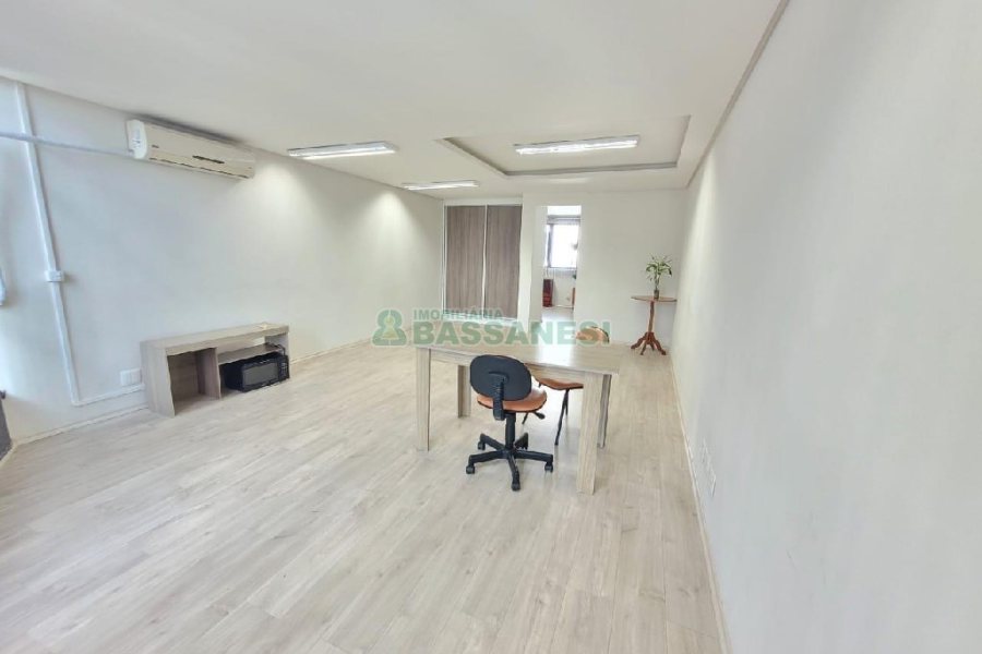 Sala com 42m², no bairro Lourdes em Caxias do Sul para Comprar