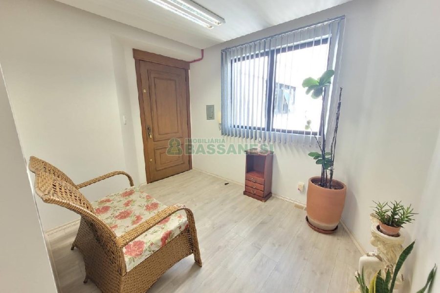 Sala com 42m², no bairro Lourdes em Caxias do Sul para Comprar