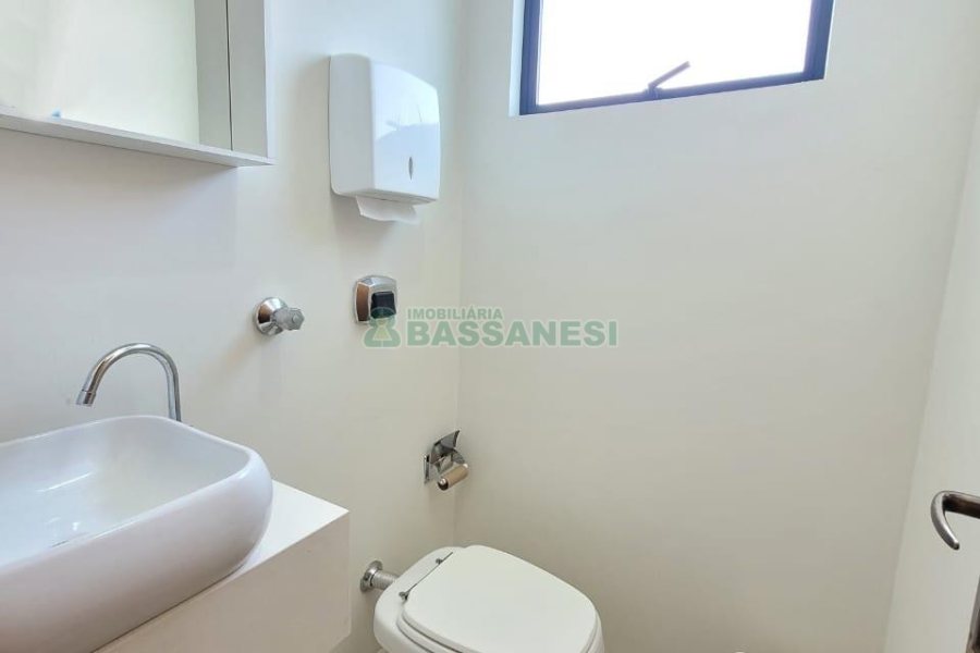 Sala com 42m², no bairro Lourdes em Caxias do Sul para Comprar
